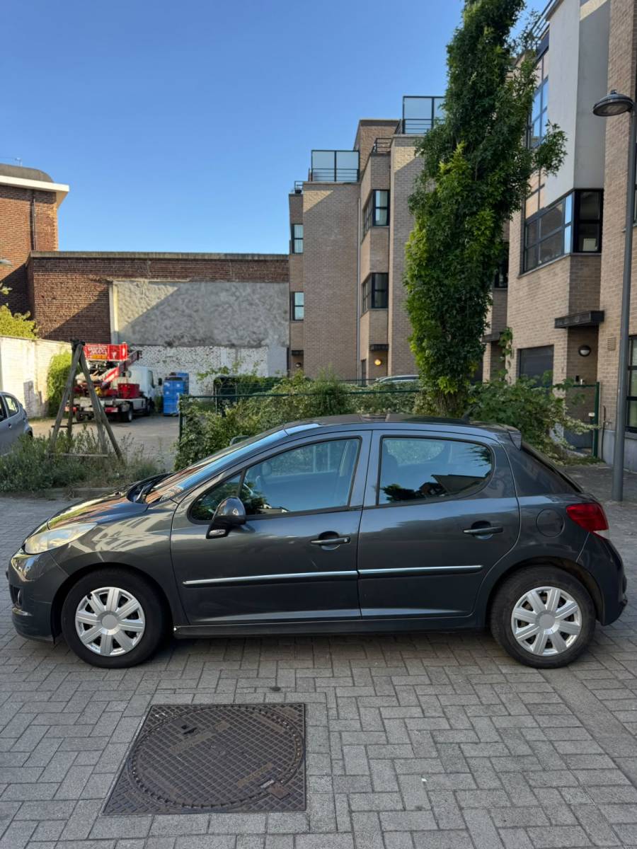 Peugeot 207 photo 3