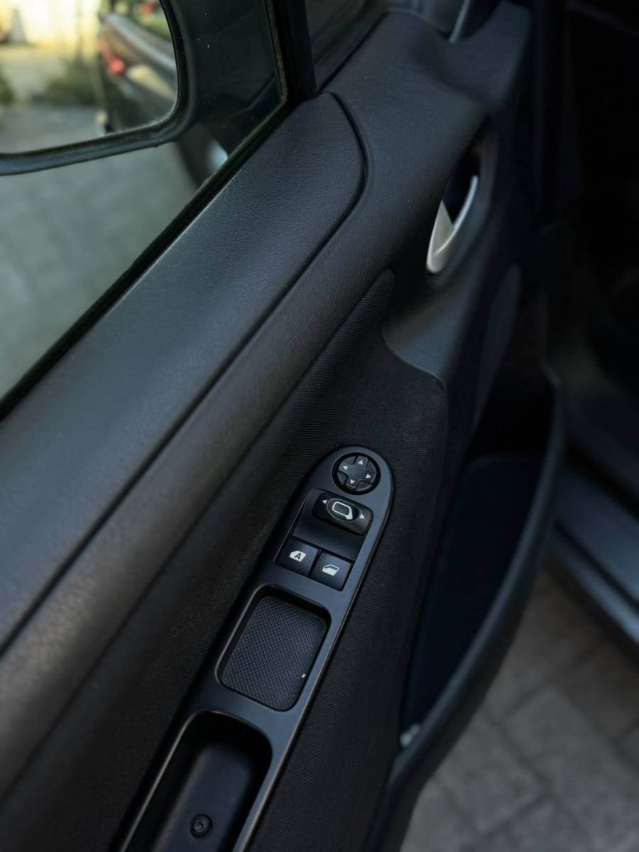 Peugeot 207 photo 8