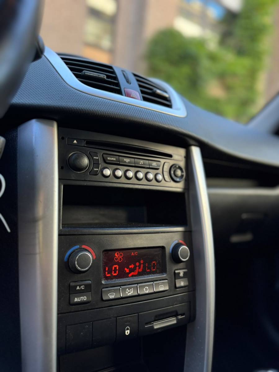 Peugeot 207 photo 11