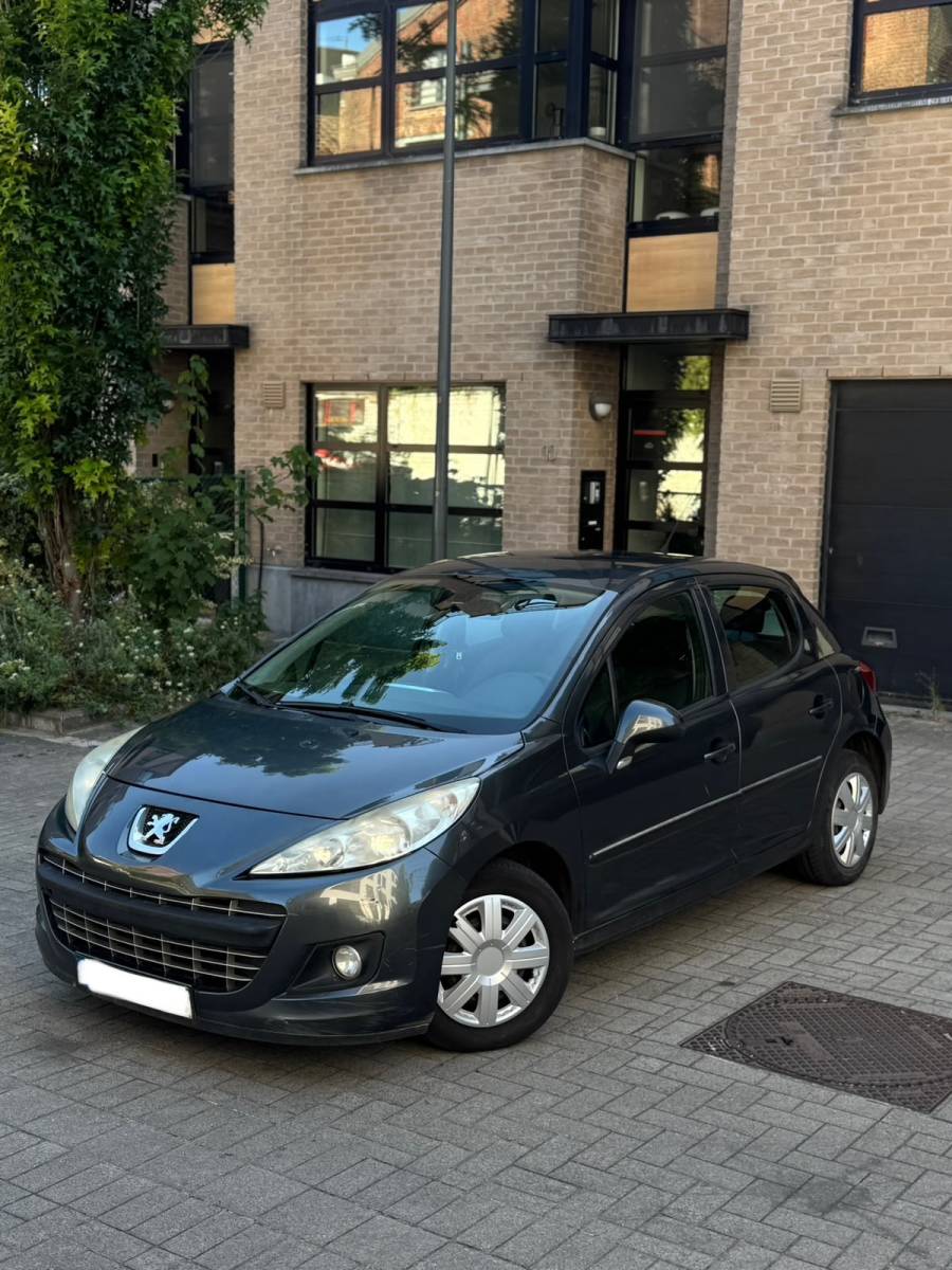 Peugeot 207 photo 4